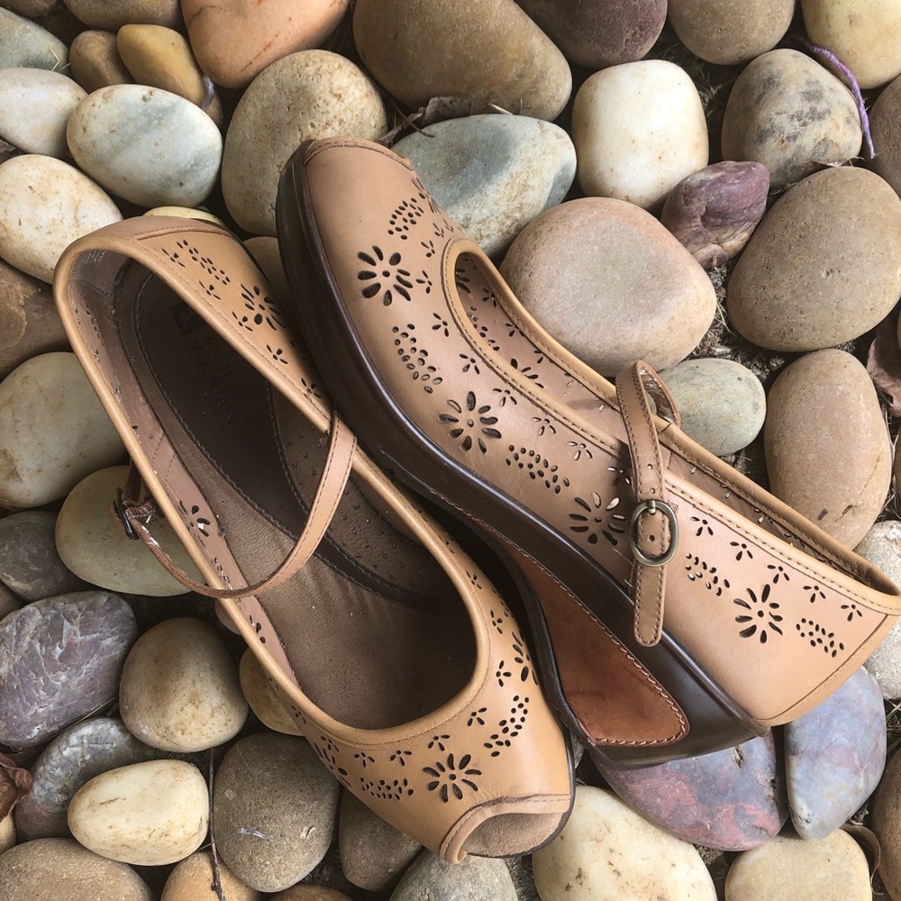 White Mountain Shoes! Very good condition!